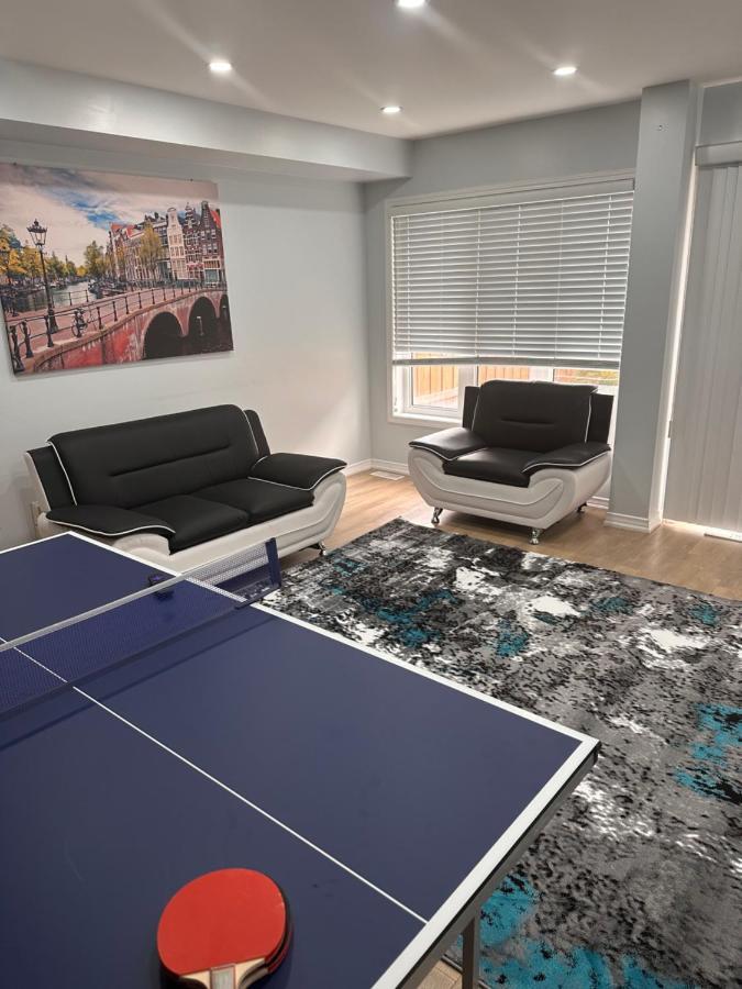 Cmoney Beautiful Home 2 Brampton Extérieur photo