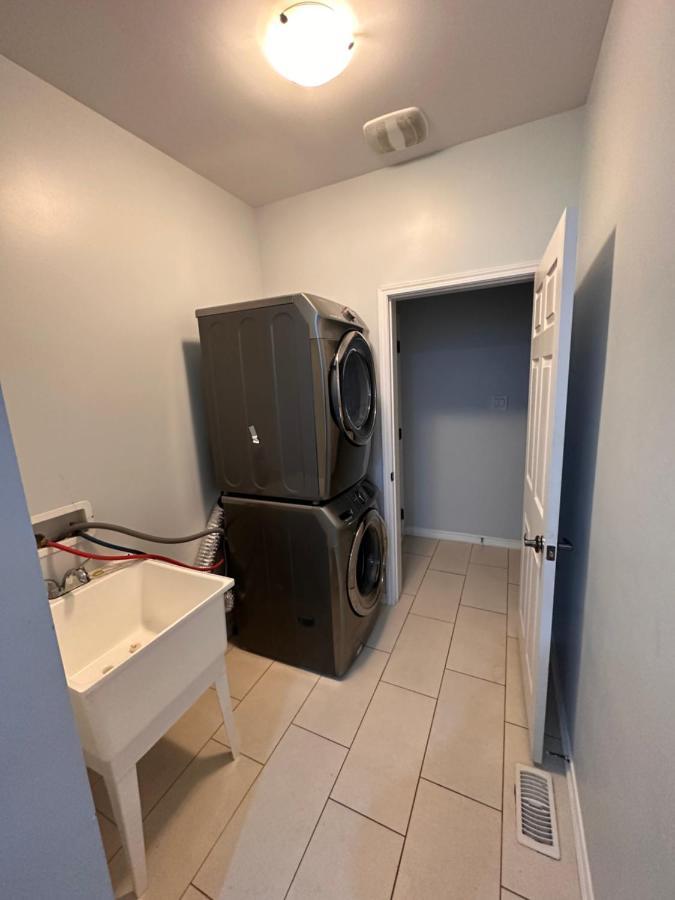 Cmoney Beautiful Home 2 Brampton Extérieur photo