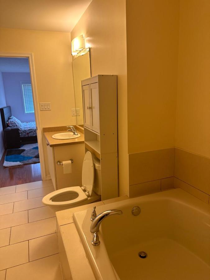 Cmoney Beautiful Home 2 Brampton Extérieur photo