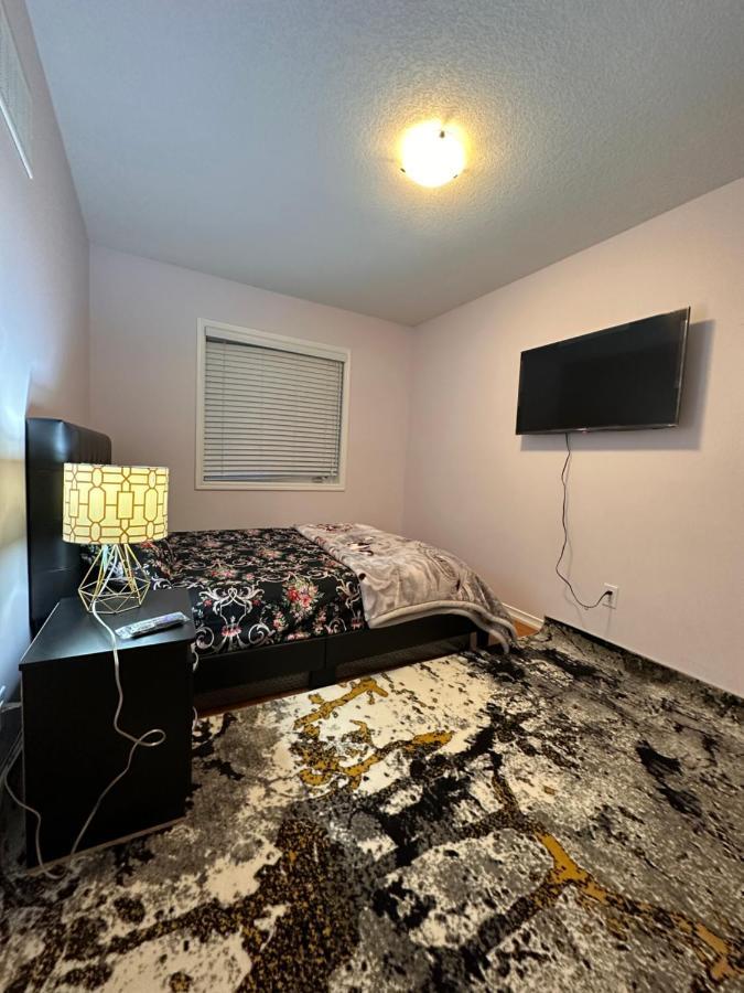Cmoney Beautiful Home 2 Brampton Extérieur photo